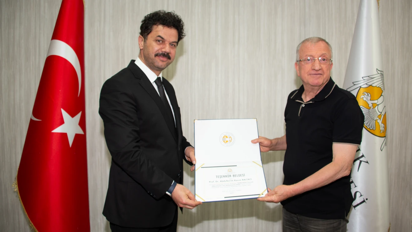 Rektör Yılmaz’dan proje eğitimlerine katkı sağlayan akademisyenlere teşekkür